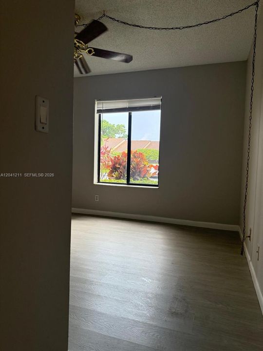 For Sale: $185,000 (2 beds, 2 baths, 1005 Square Feet)