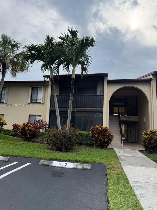 For Sale: $185,000 (2 beds, 2 baths, 1005 Square Feet)
