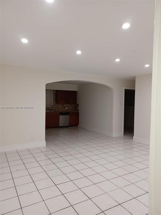 For Rent: $2,600 (3 beds, 1 baths, 2744 Square Feet)