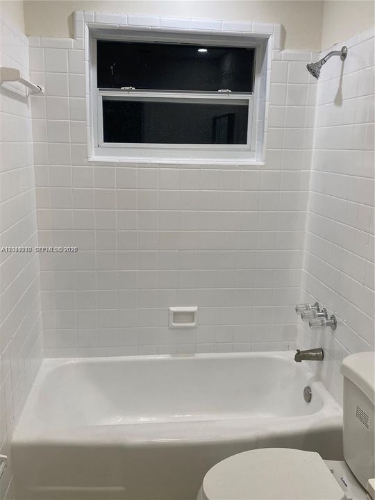 For Rent: $2,600 (3 beds, 1 baths, 2744 Square Feet)