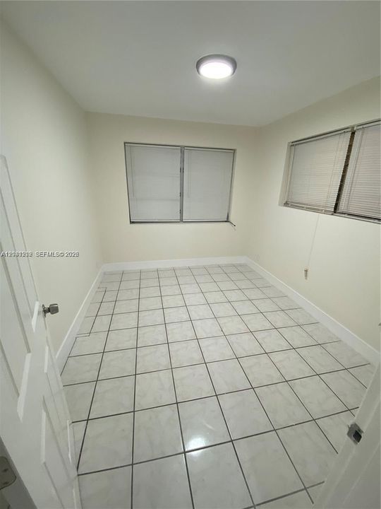 For Rent: $2,600 (3 beds, 1 baths, 2744 Square Feet)