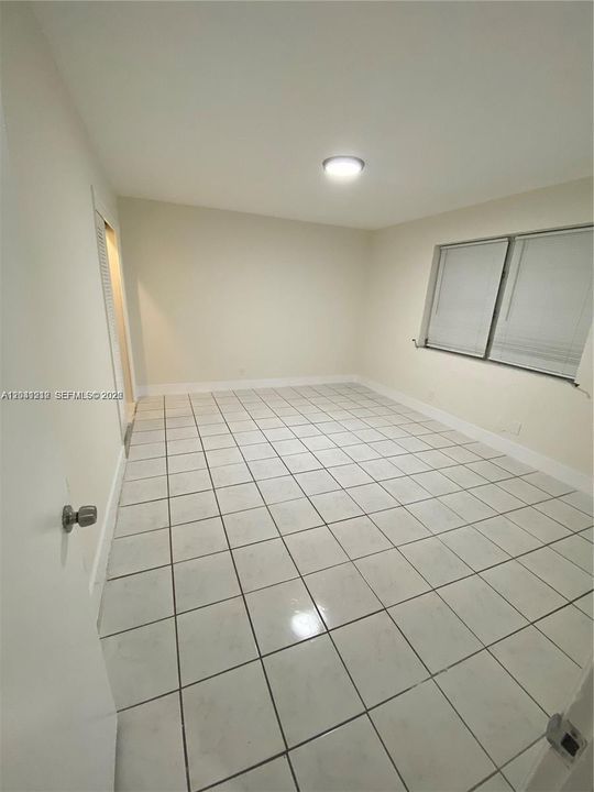 For Rent: $2,600 (3 beds, 1 baths, 2744 Square Feet)