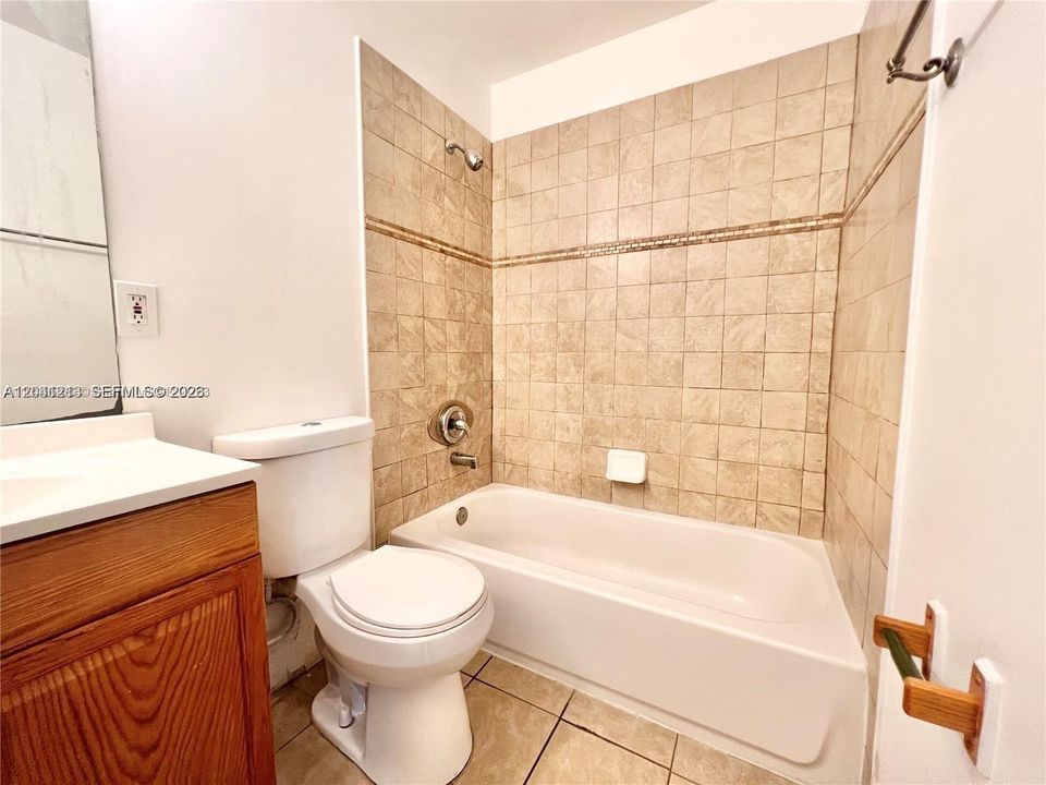 For Rent: $1,650 (1 beds, 1 baths, 785 Square Feet)