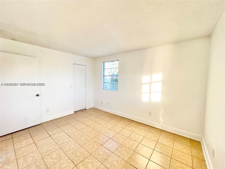 For Rent: $1,650 (1 beds, 1 baths, 785 Square Feet)