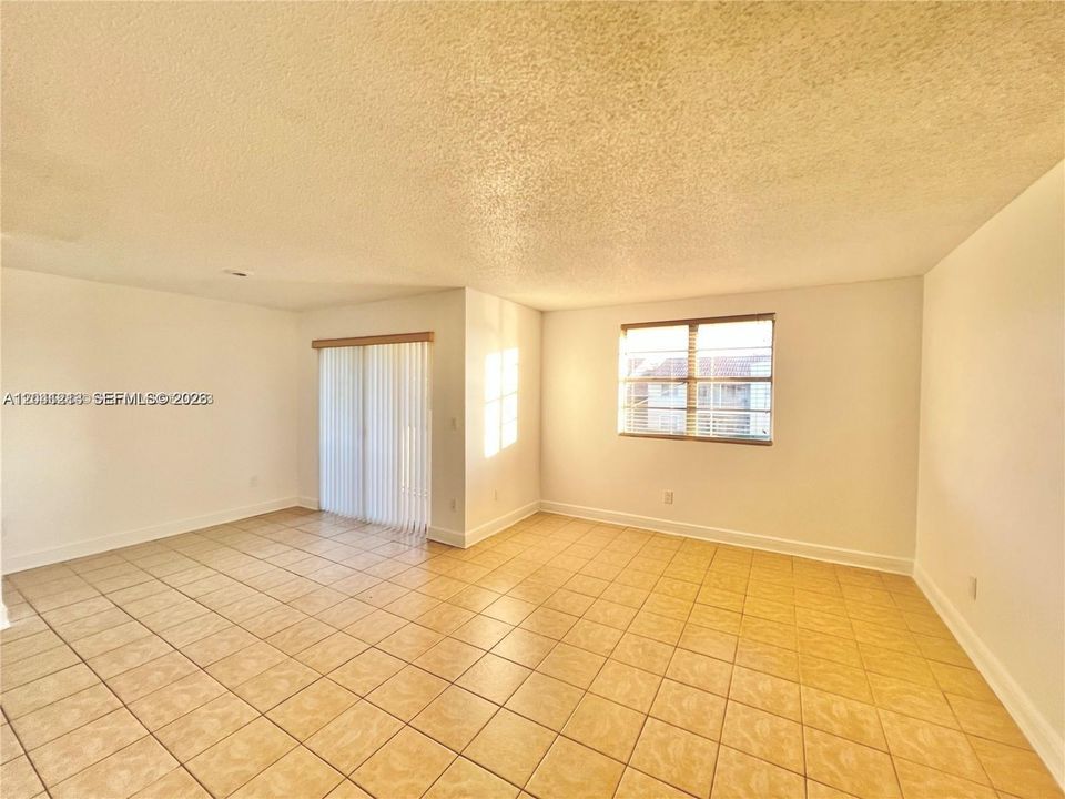 For Rent: $1,650 (1 beds, 1 baths, 785 Square Feet)