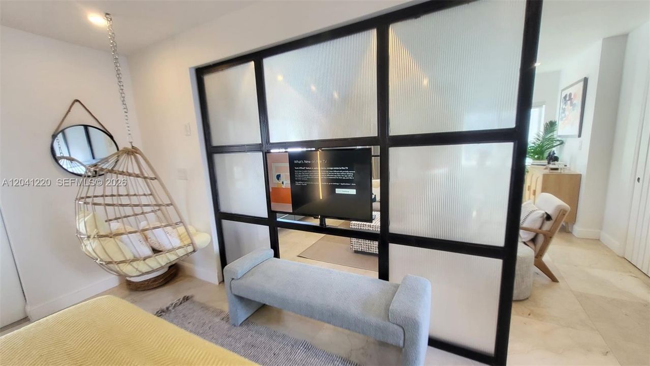 For Rent: $3,000 (1 beds, 1 baths, 1672 Square Feet)