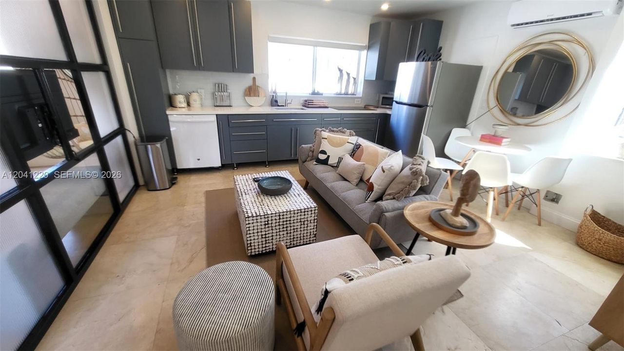 For Rent: $3,000 (1 beds, 1 baths, 1672 Square Feet)