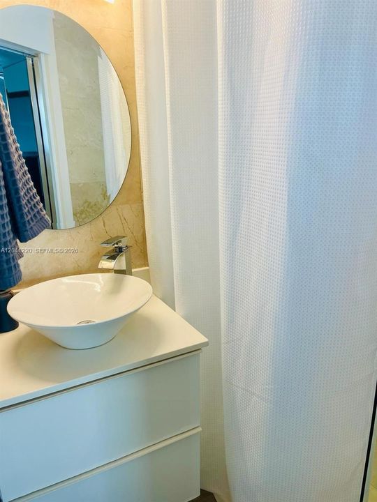 For Rent: $3,000 (1 beds, 1 baths, 1672 Square Feet)