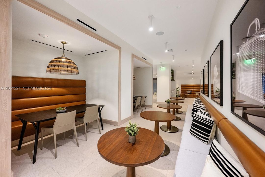 For Sale: $539,000 (1 beds, 1 baths, 530 Square Feet)