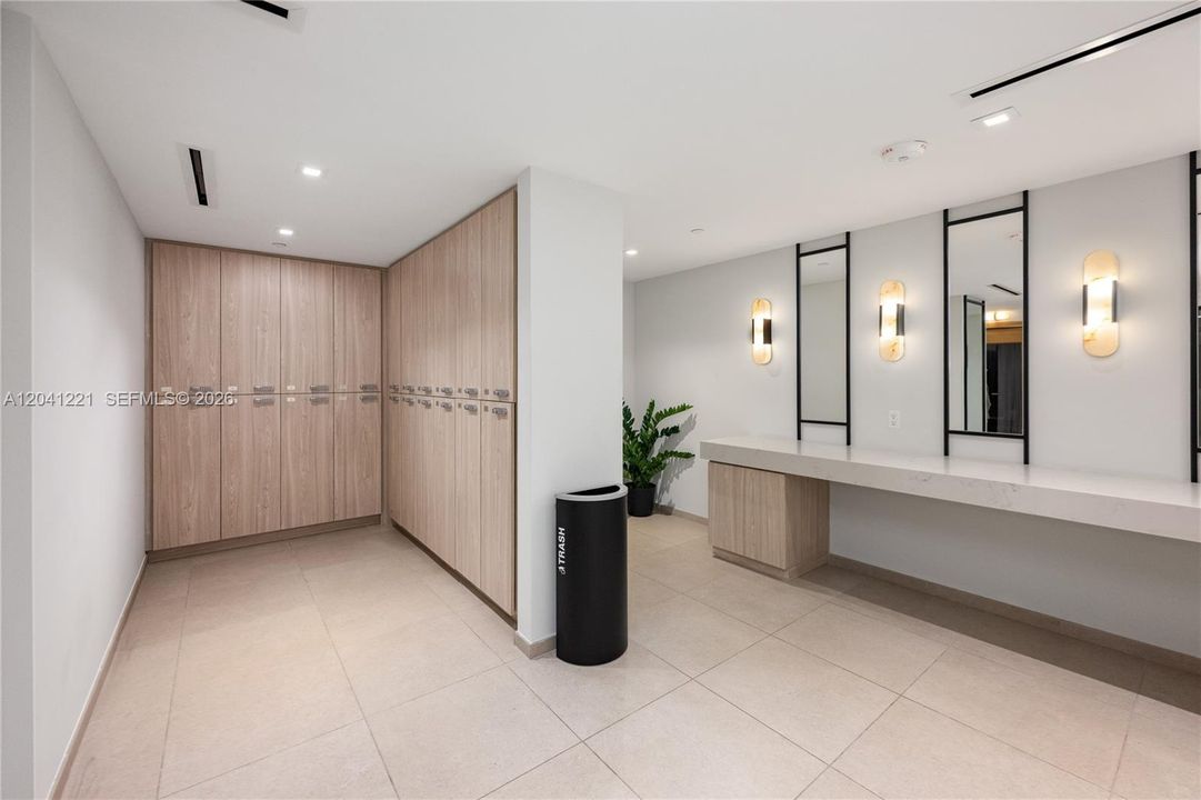 For Sale: $539,000 (1 beds, 1 baths, 530 Square Feet)