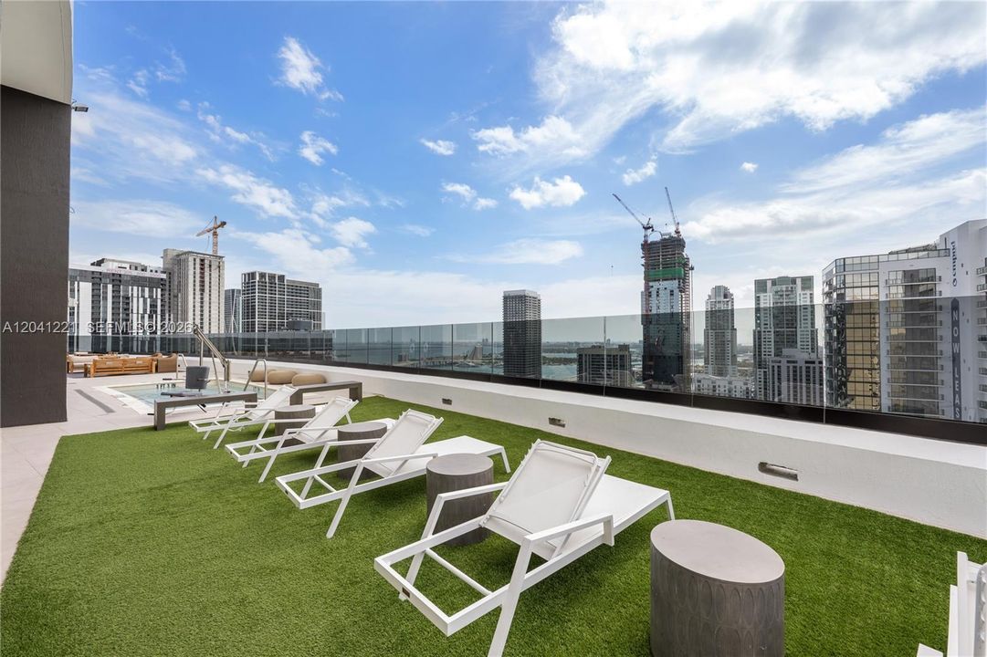 For Sale: $539,000 (1 beds, 1 baths, 530 Square Feet)