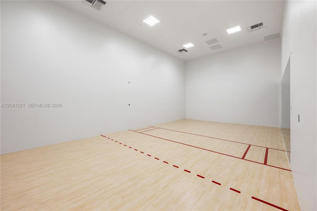 For Sale: $539,000 (1 beds, 1 baths, 530 Square Feet)