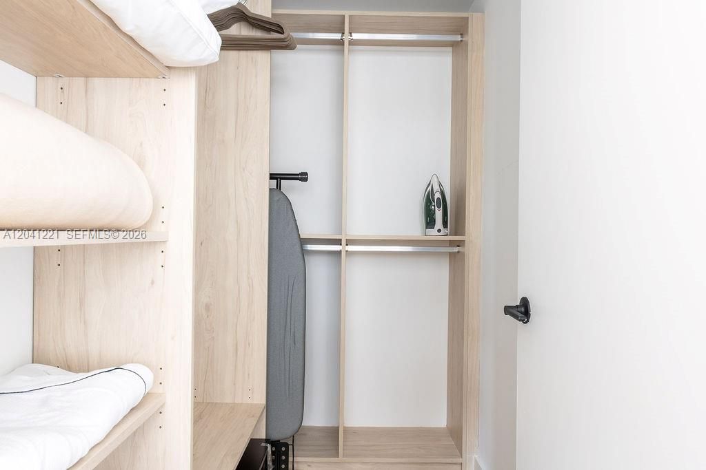 For Sale: $539,000 (1 beds, 1 baths, 530 Square Feet)