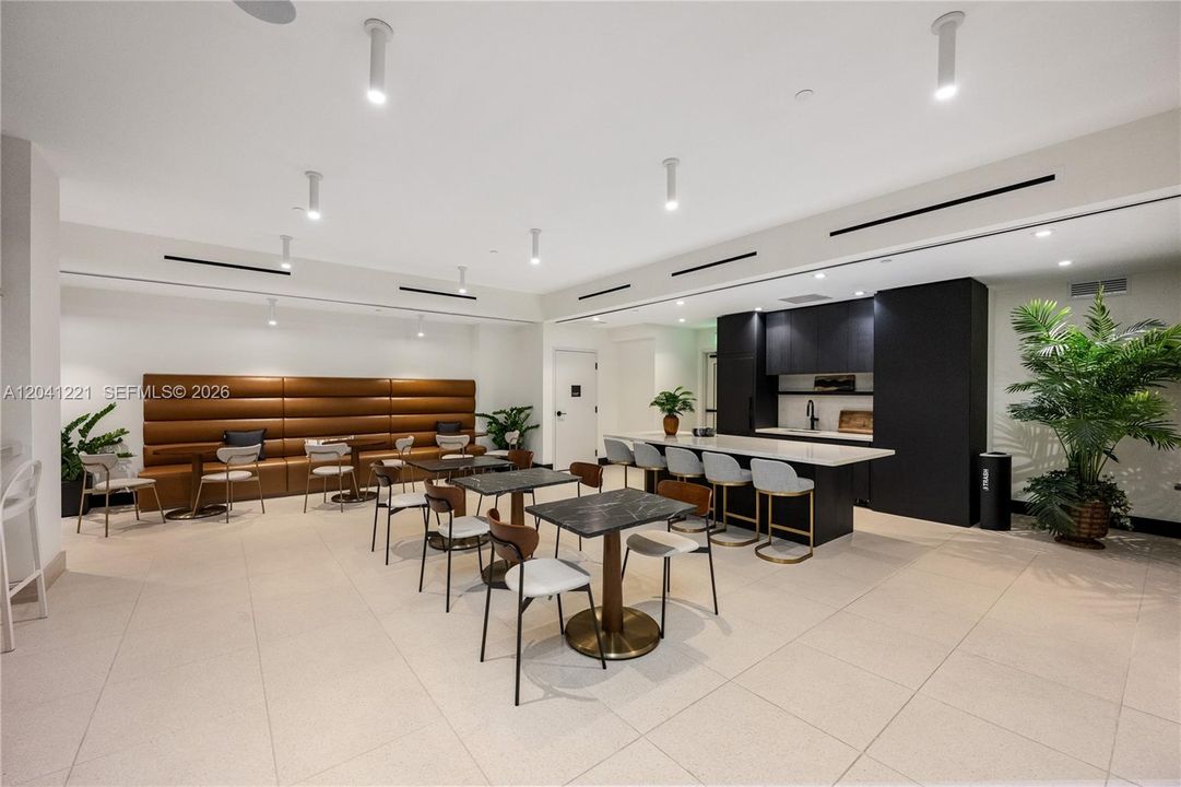 For Sale: $539,000 (1 beds, 1 baths, 530 Square Feet)