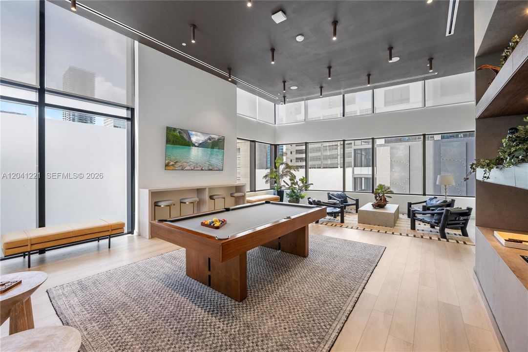 For Sale: $539,000 (1 beds, 1 baths, 530 Square Feet)