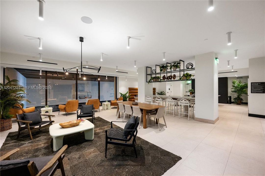 For Sale: $539,000 (1 beds, 1 baths, 530 Square Feet)