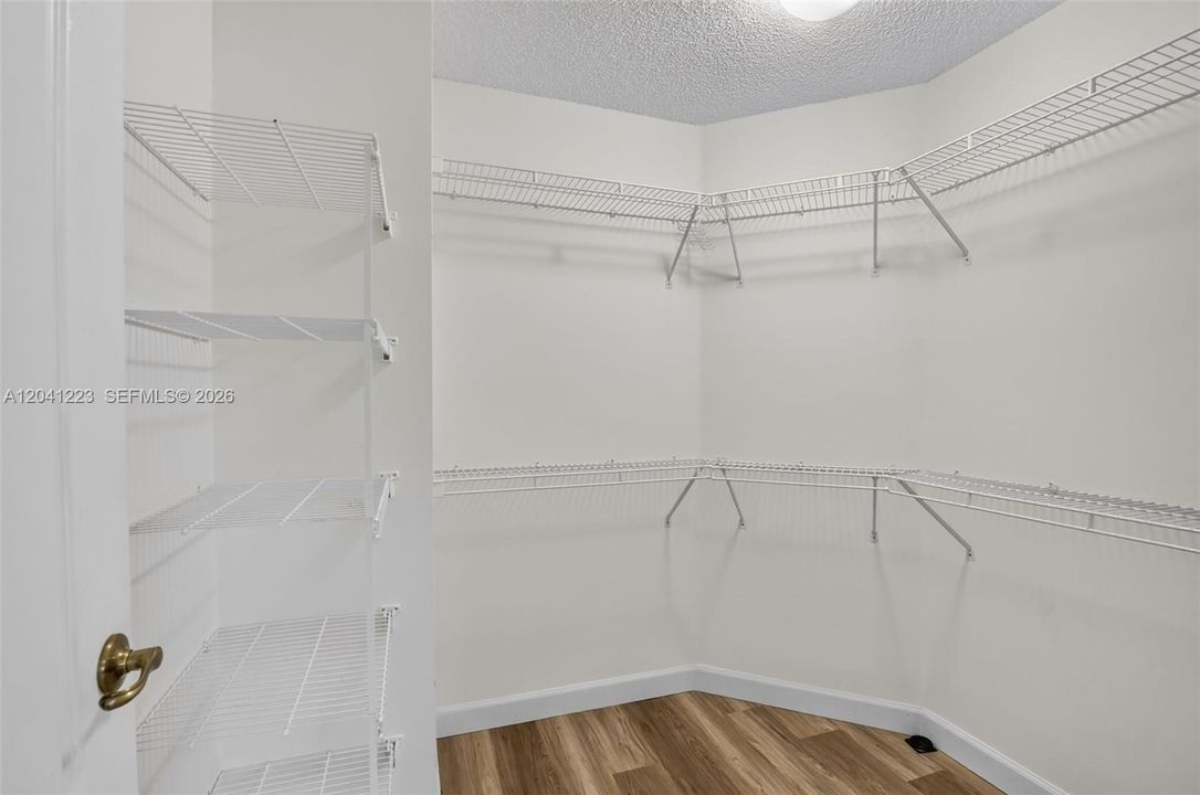 В аренду: $3,300 (3 спален, 2 ванн, 1690 Квадратных фут)