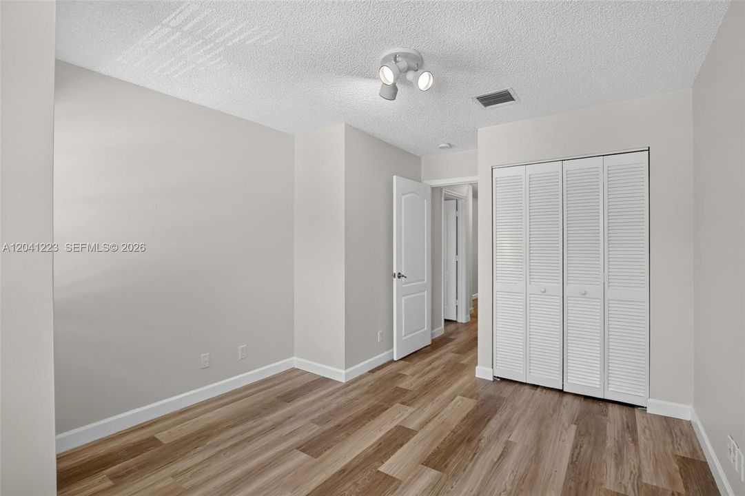 В аренду: $3,300 (3 спален, 2 ванн, 1690 Квадратных фут)