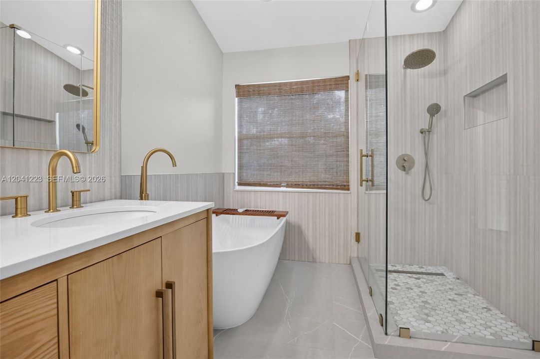 В аренду: $3,300 (3 спален, 2 ванн, 1690 Квадратных фут)