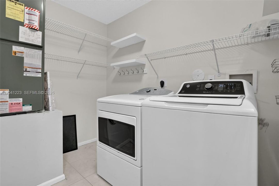 В аренду: $3,300 (3 спален, 2 ванн, 1690 Квадратных фут)