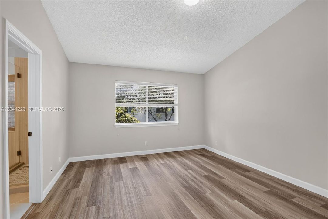 В аренду: $3,300 (3 спален, 2 ванн, 1690 Квадратных фут)