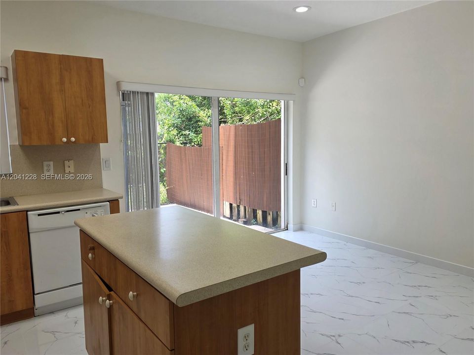 For Rent: $1,975 (2 beds, 2 baths, 1166 Square Feet)