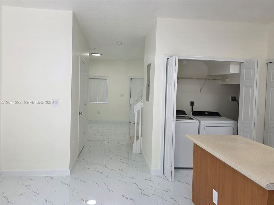 For Rent: $1,975 (2 beds, 2 baths, 1166 Square Feet)