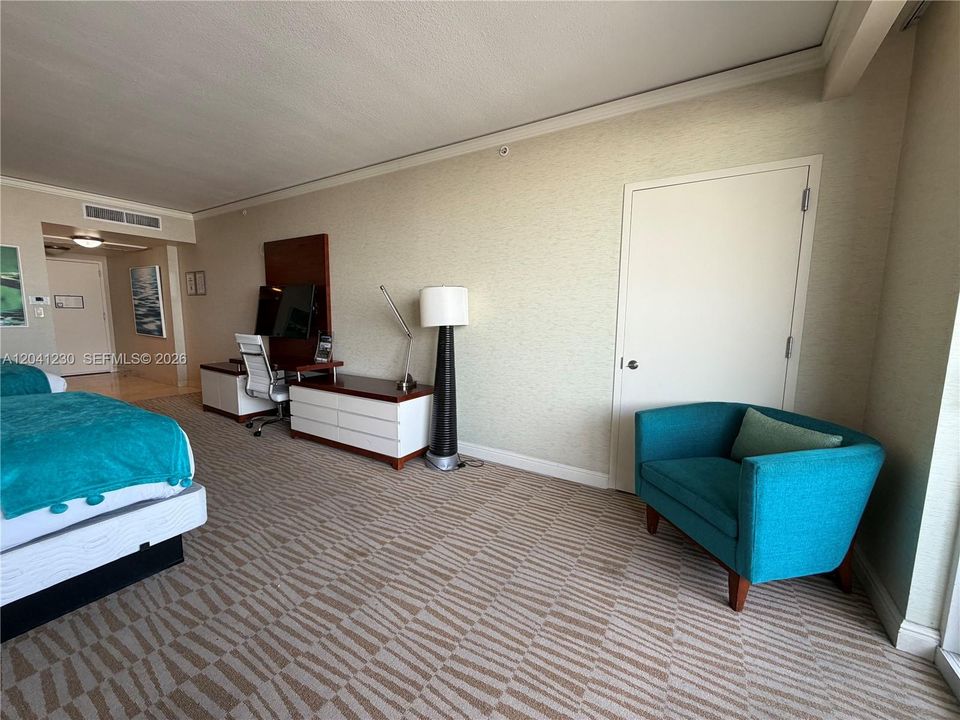 For Sale: $249,000 (0 beds, 1 baths, 551 Square Feet)