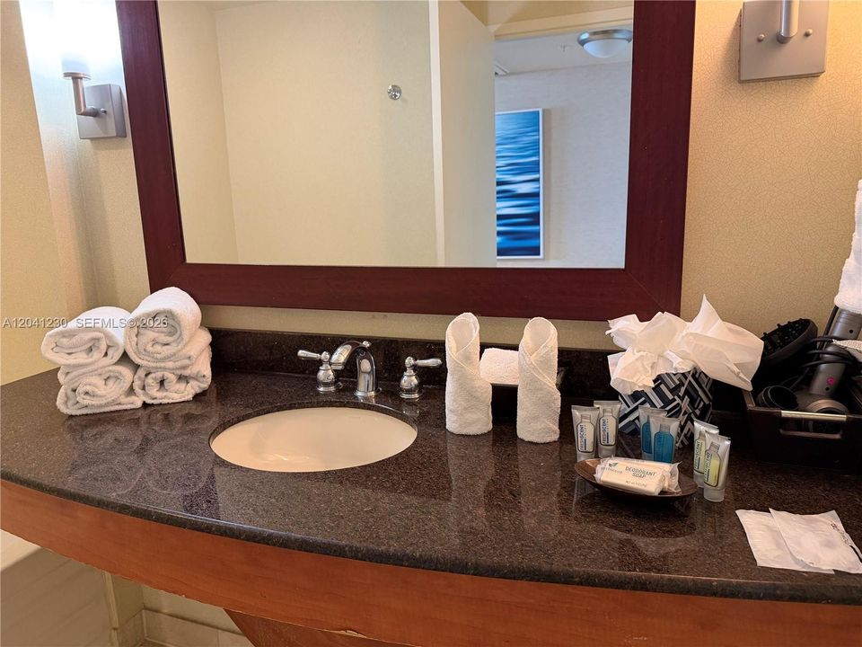 For Sale: $249,000 (0 beds, 1 baths, 551 Square Feet)