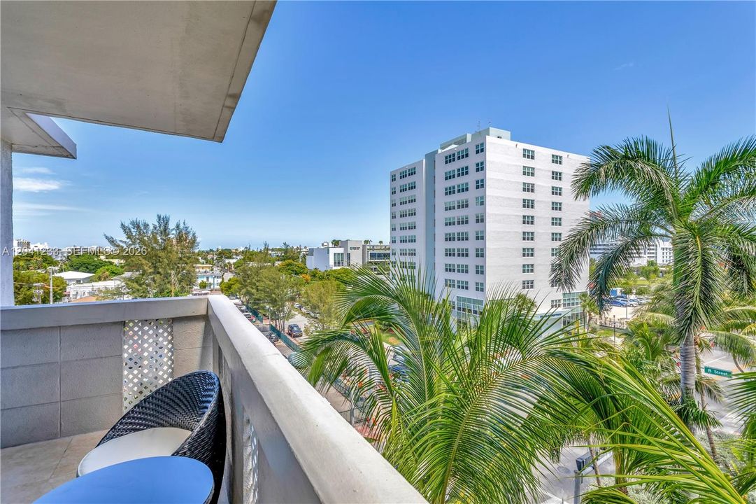 For Sale: $740,000 (2 beds, 1 baths, 1150 Square Feet)