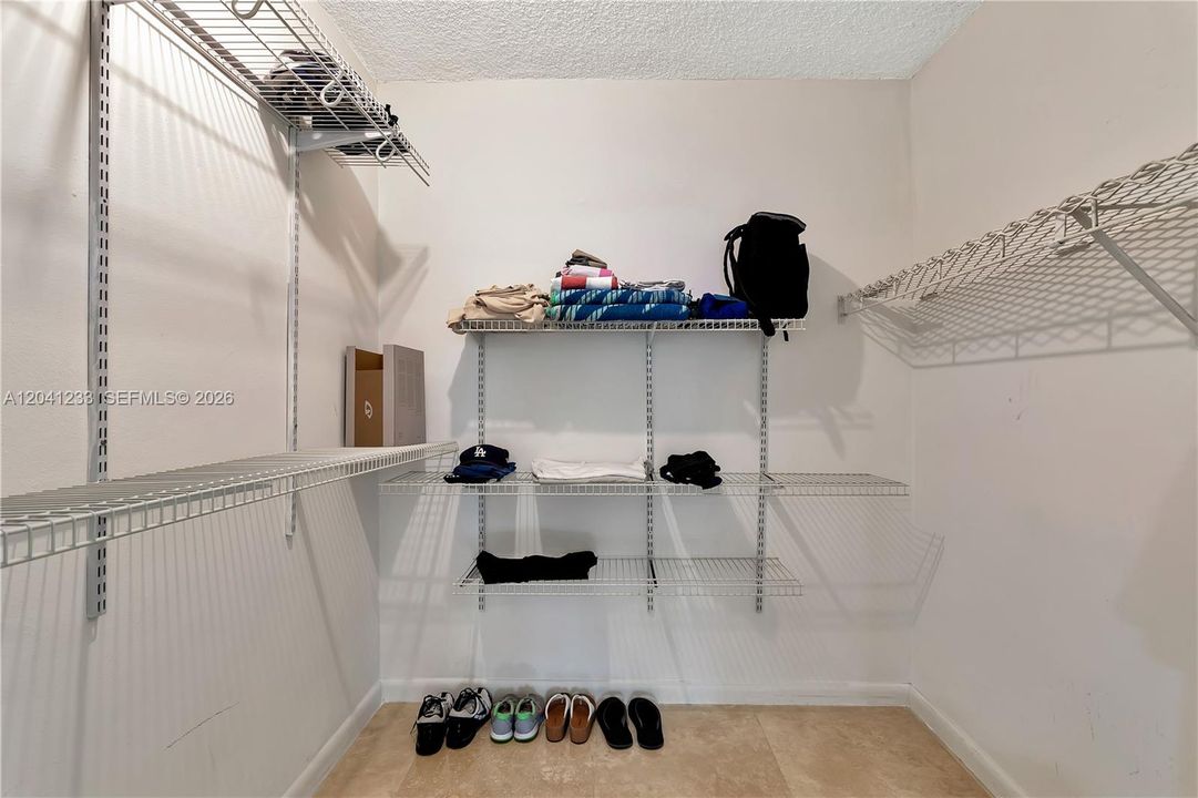 For Sale: $740,000 (2 beds, 1 baths, 1150 Square Feet)