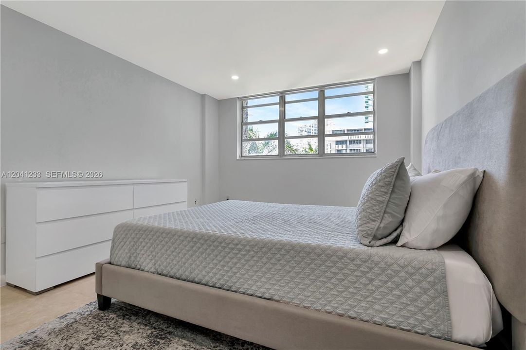 For Sale: $740,000 (2 beds, 1 baths, 1150 Square Feet)