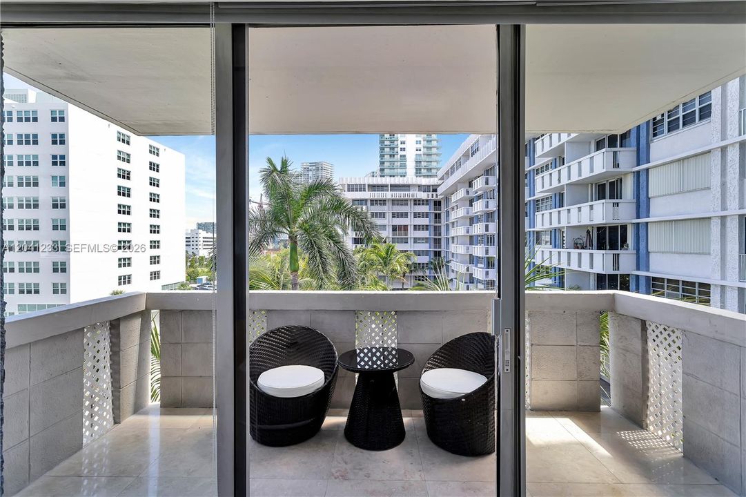 For Sale: $740,000 (2 beds, 1 baths, 1150 Square Feet)