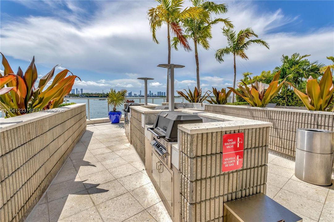 For Sale: $740,000 (2 beds, 1 baths, 1150 Square Feet)