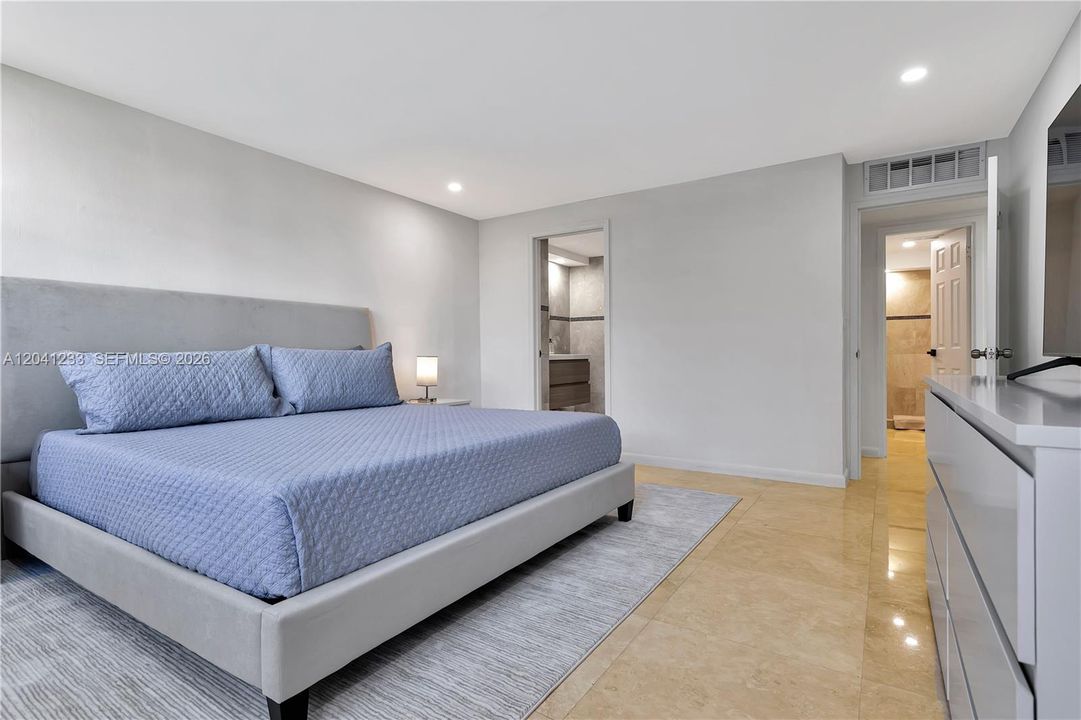 For Sale: $740,000 (2 beds, 1 baths, 1150 Square Feet)