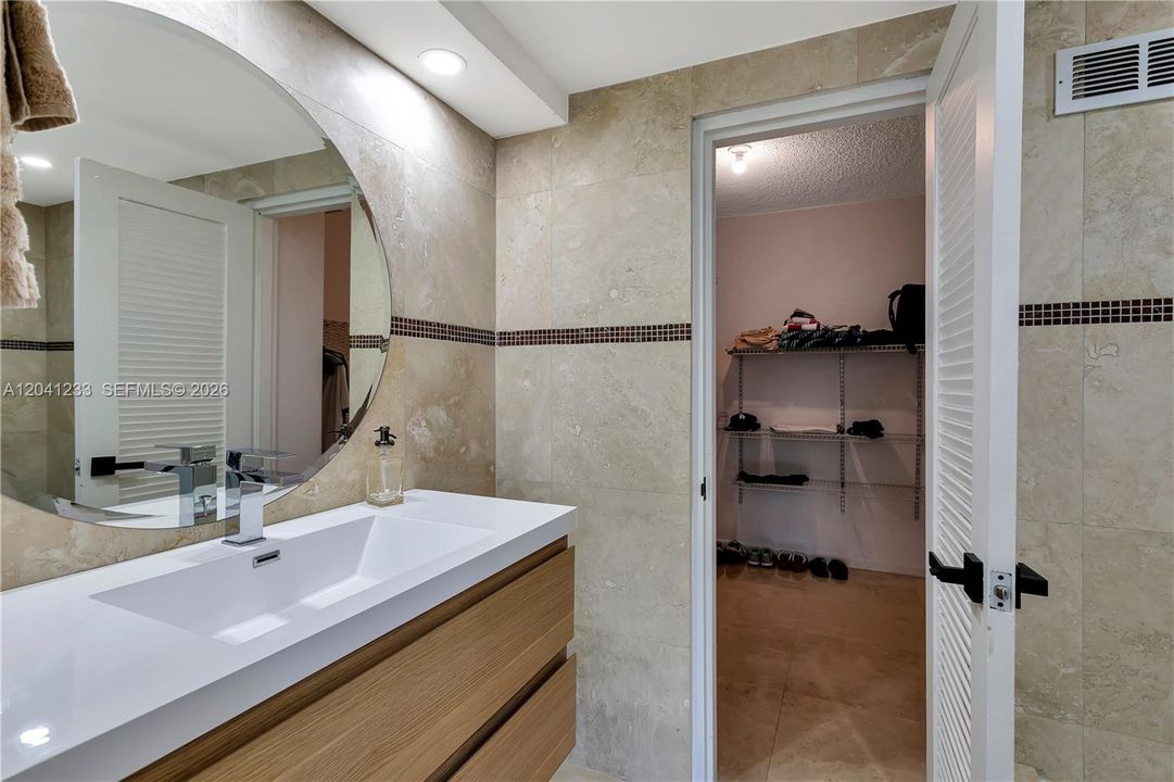 For Sale: $740,000 (2 beds, 1 baths, 1150 Square Feet)