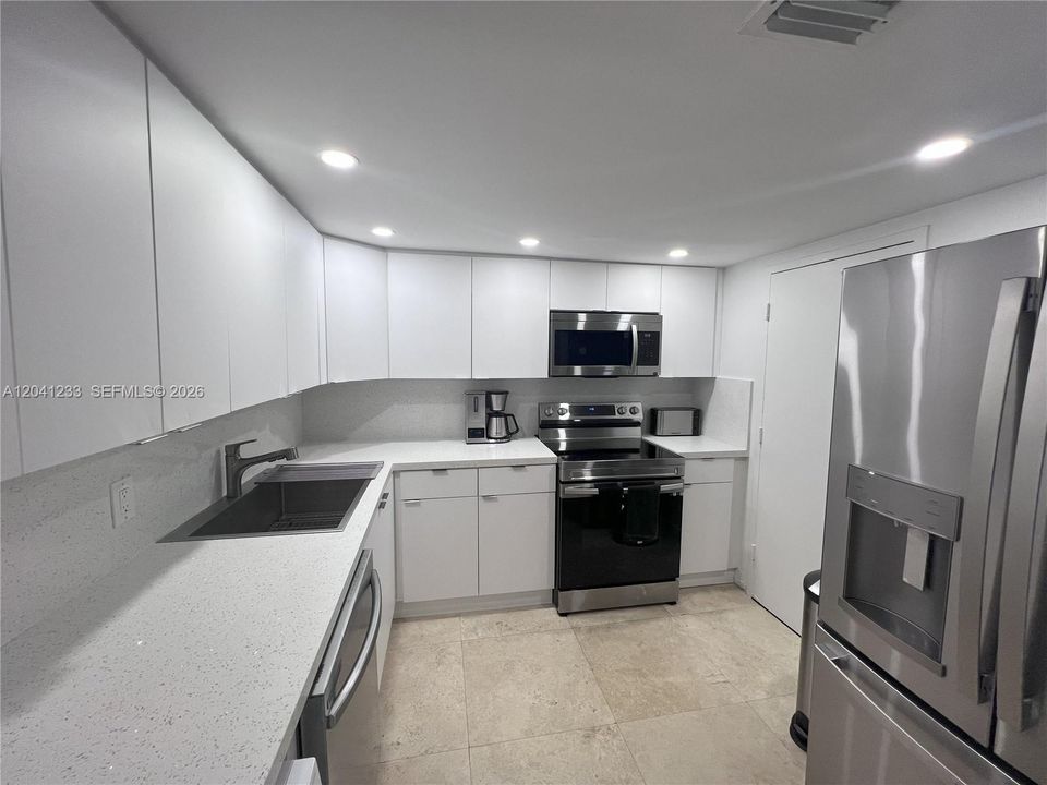For Sale: $740,000 (2 beds, 1 baths, 1150 Square Feet)