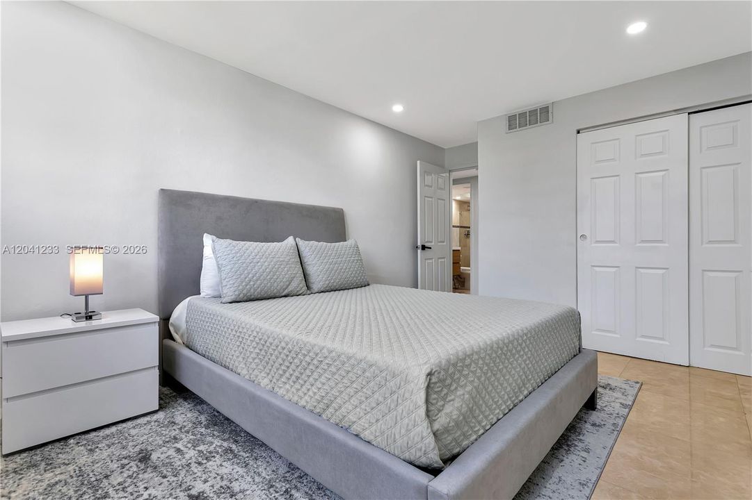 For Sale: $740,000 (2 beds, 1 baths, 1150 Square Feet)
