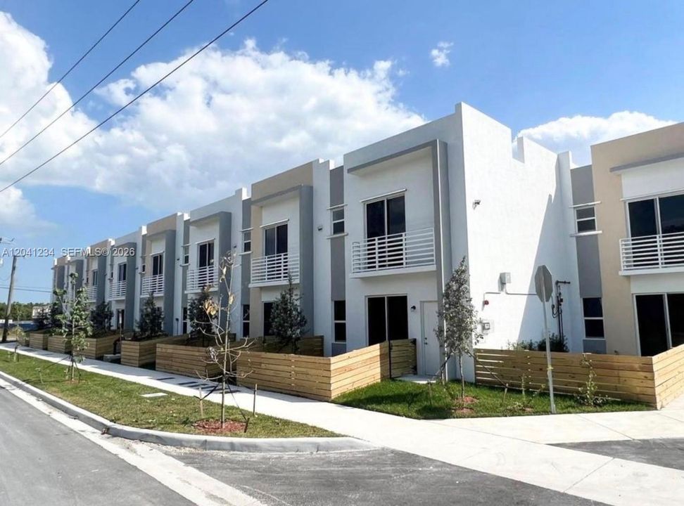 For Rent: $3,000 (3 beds, 2 baths, 1584 Square Feet)
