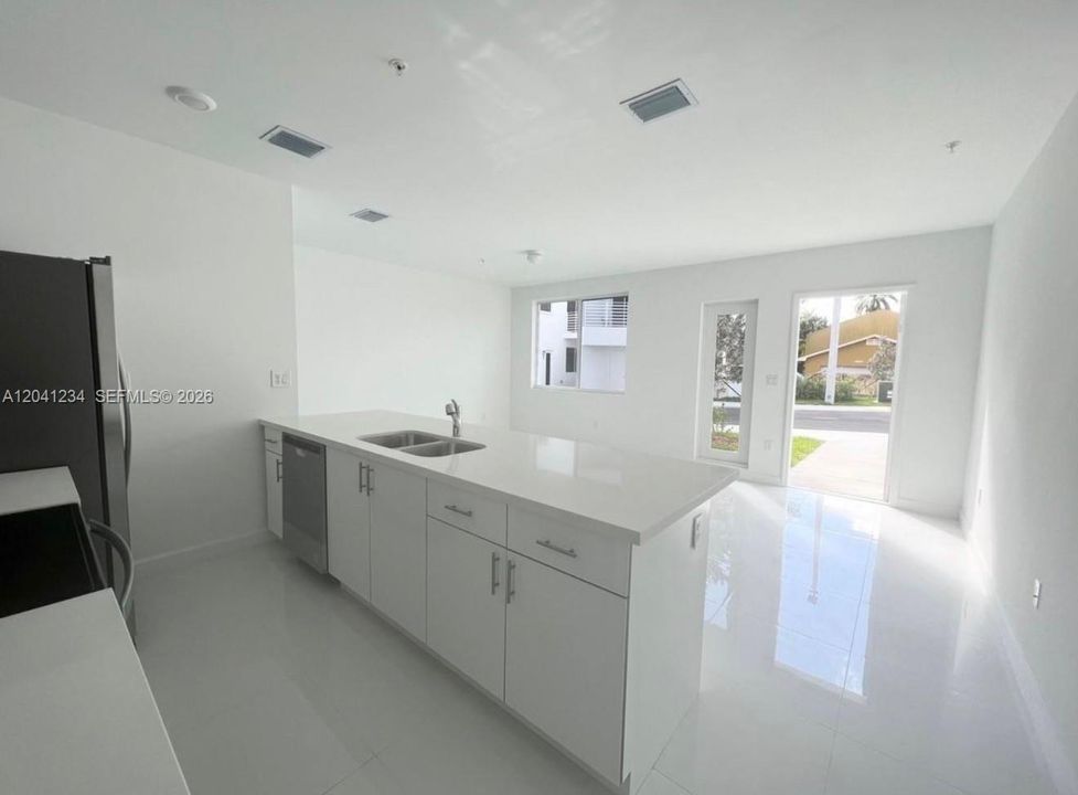 For Rent: $3,000 (3 beds, 2 baths, 1584 Square Feet)