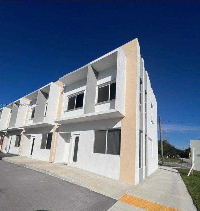 For Rent: $3,000 (3 beds, 2 baths, 1584 Square Feet)