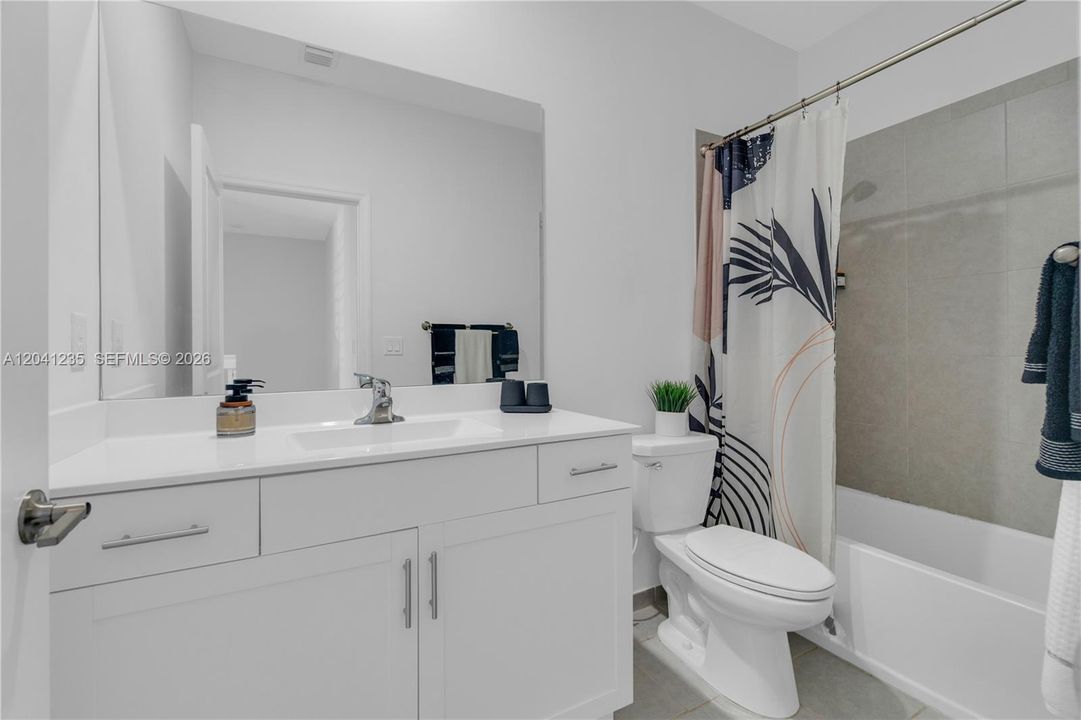 For Rent: $3,200 (3 beds, 3 baths, 1662 Square Feet)