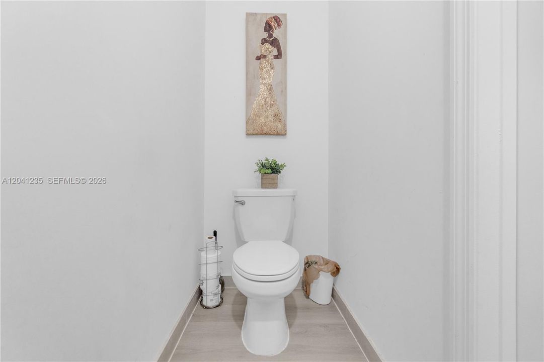 For Rent: $3,200 (3 beds, 3 baths, 1662 Square Feet)