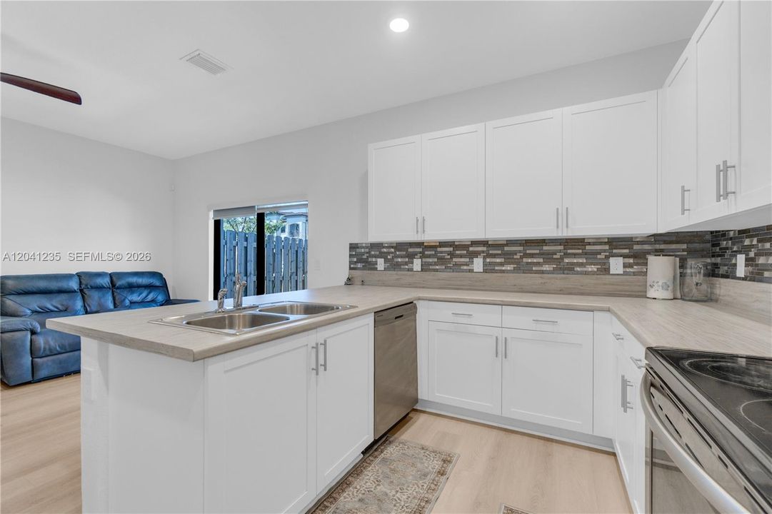 For Rent: $3,200 (3 beds, 3 baths, 1662 Square Feet)