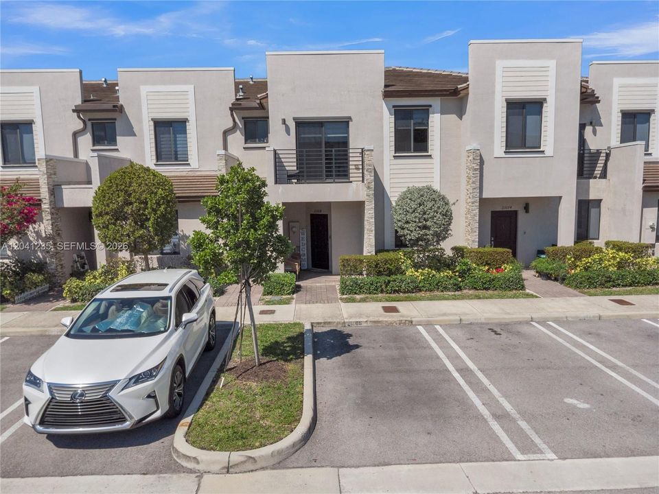 For Rent: $3,200 (3 beds, 3 baths, 1662 Square Feet)