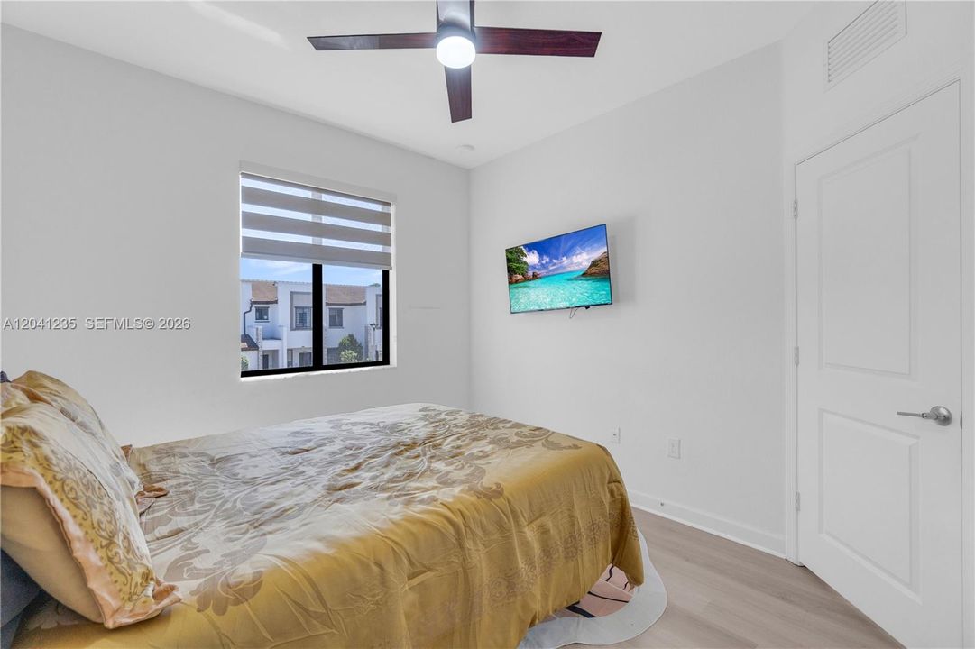 For Rent: $3,200 (3 beds, 3 baths, 1662 Square Feet)