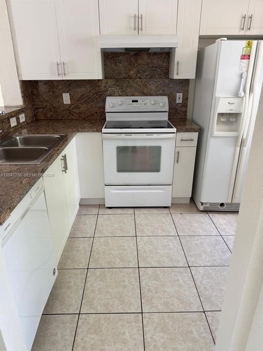 For Rent: $2,500 (3 beds, 2 baths, 1458 Square Feet)