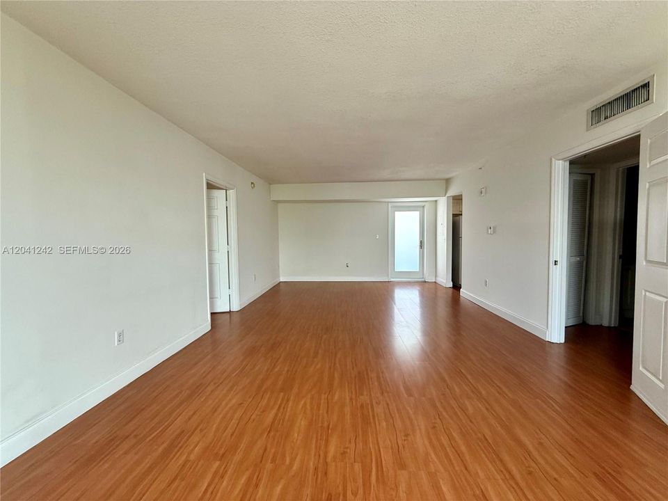 For Sale: $610,000 (2 beds, 2 baths, 1078 Square Feet)