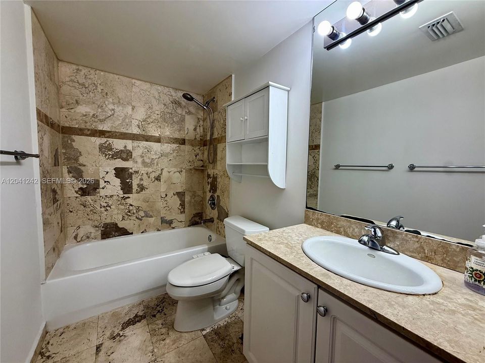 For Sale: $610,000 (2 beds, 2 baths, 1078 Square Feet)