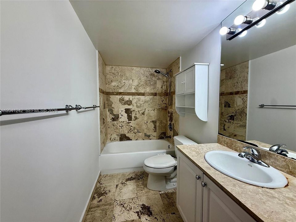 For Sale: $610,000 (2 beds, 2 baths, 1078 Square Feet)